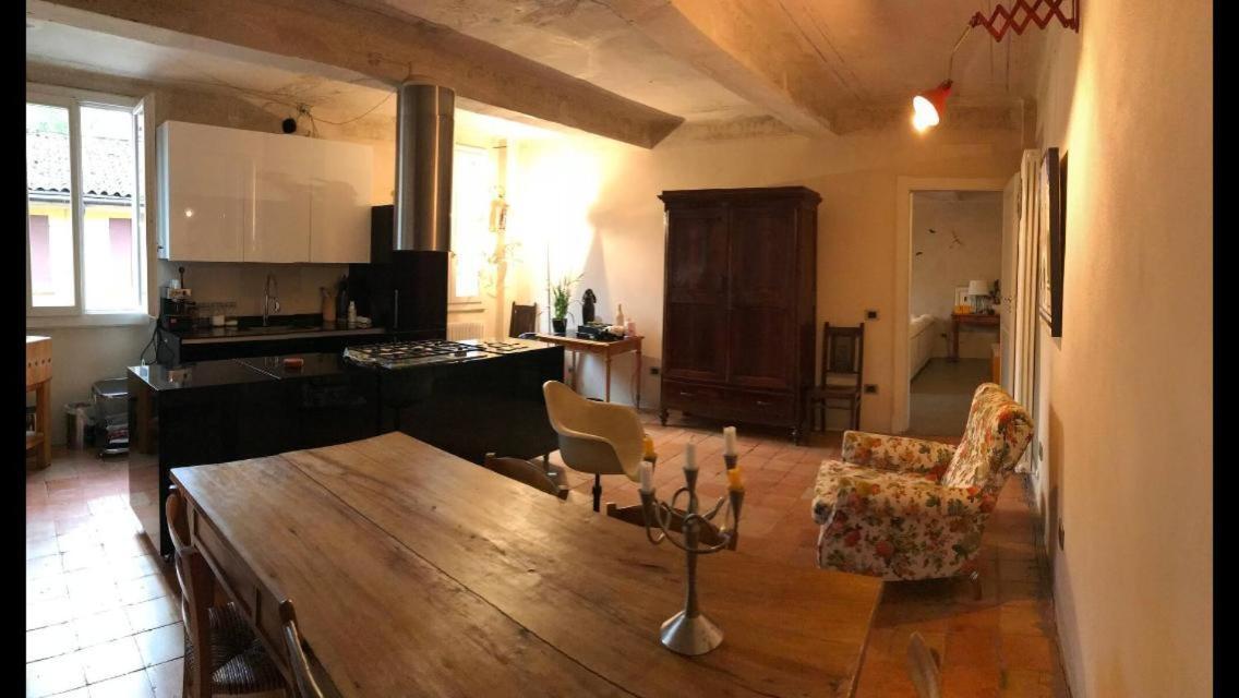 Casa Luminosa Con Giardino In Centro Storico Lejlighed Reggio Emilia Eksteriør billede